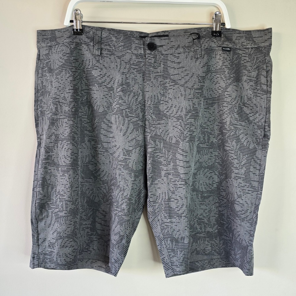 Travis Mathew Mens Golf Shorts 42 Gray Palm Print Performance Stretch